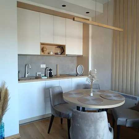 Daire Mistil - Titova *