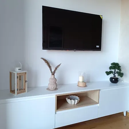 Daire Mistil - Titova